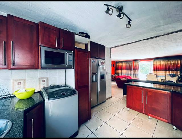 3 BEDROOM SEMI DETACHED FOR SALE IN NEWLANDS WEST